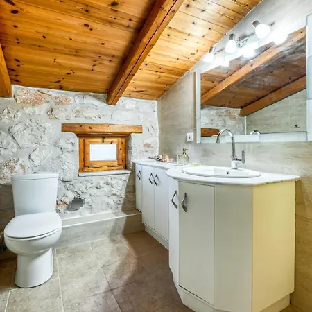 Mirabilia Loft - Amazing Views And Steps From Banana