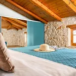 Mirabilia Loft - Amazing Views And Steps From Banana