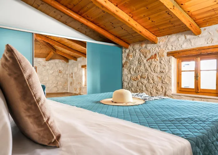 Mirabilia Loft - Amazing Views And Steps From Banana