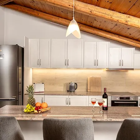 Mirabilia Loft - Amazing Views And Steps From Banana