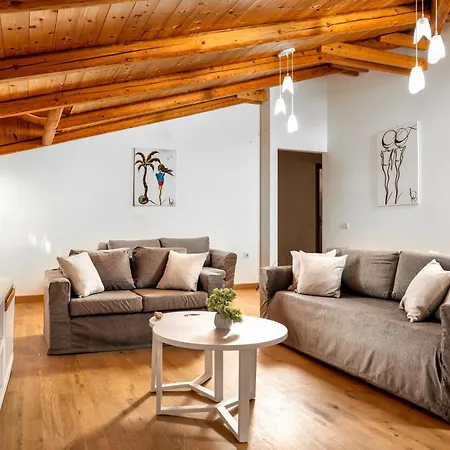 Mirabilia Loft - Amazing Views And Steps From Banana