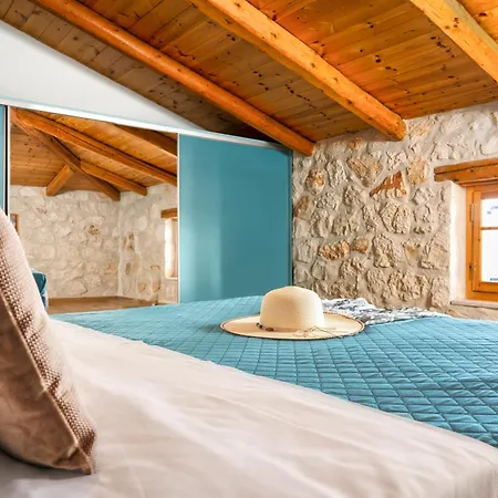 Mirabilia Loft - Amazing Views And Steps From Banana